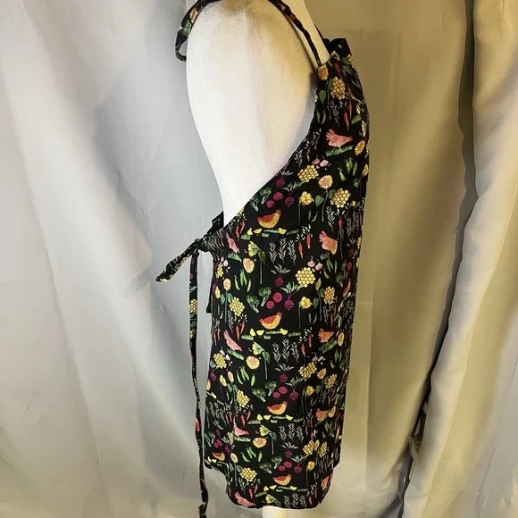 Apron Black Gardening Farm Theme Flowers Chickens Veggies Cooking Old‎ School - Picture 4 of 10